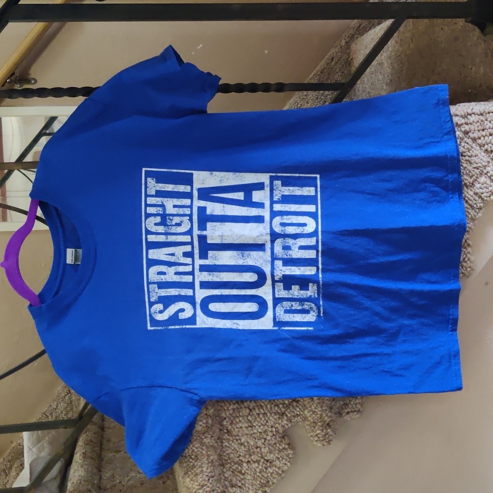 Straight outta detroit tshirt L